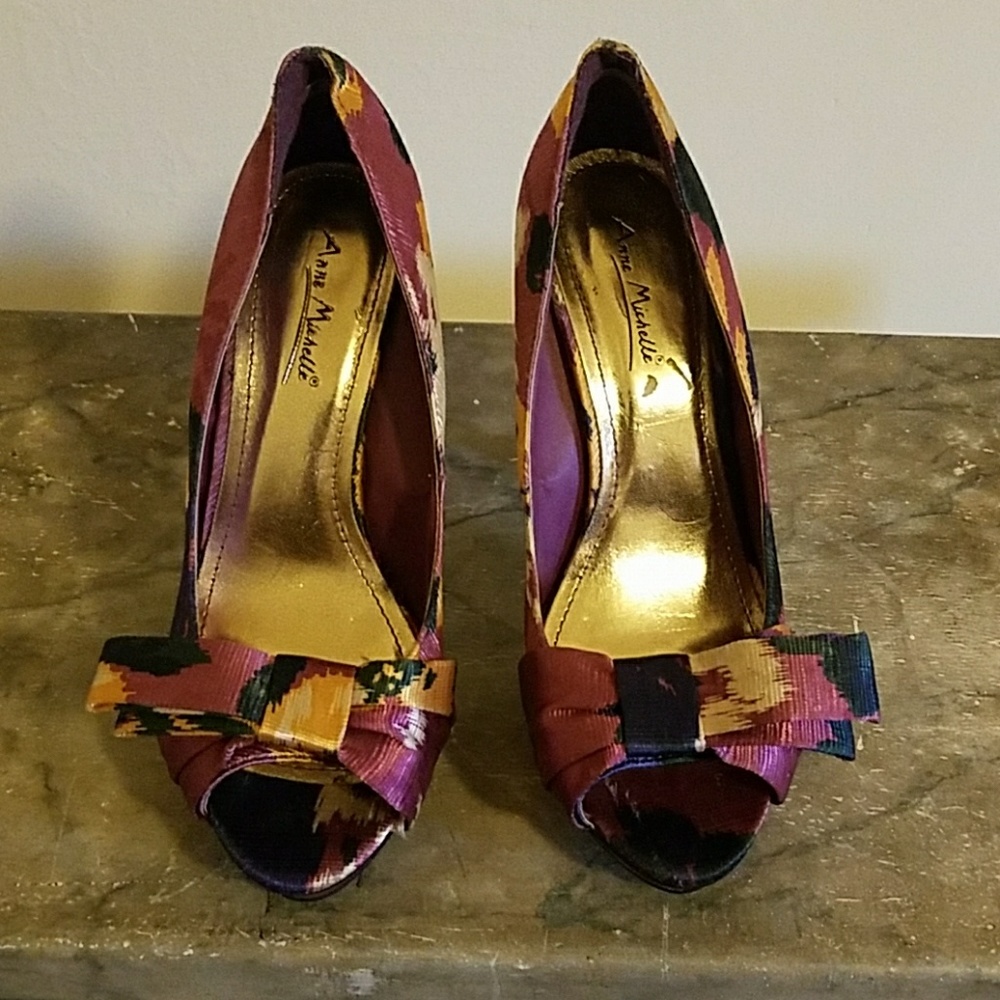 Women's multi color pump